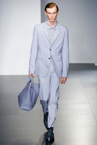 Look 10